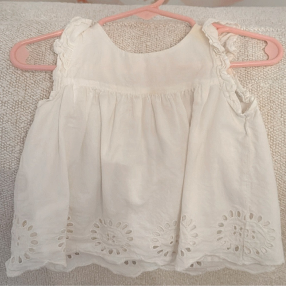 Cute white gap top
